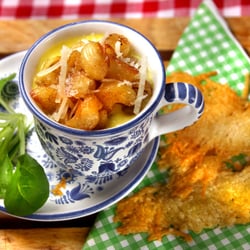 Allgäuer Käsesuppe mit Nudeln