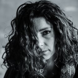 Close Portrait of a Women – CANON 1DX 50mm Sigma ART 1.4 Black and White – Fashion People Photography
