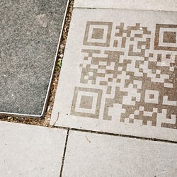 ZD Referenz-Koelnglobal QR-Graffiti