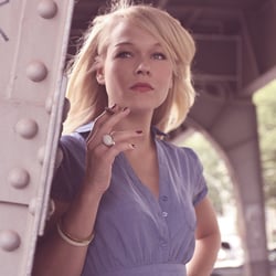 SMOKING BLONDE