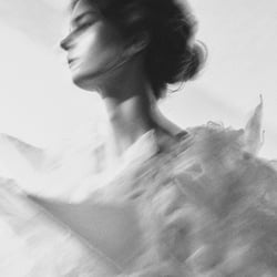hotography and Reouch: Tavinho Costa Make-up Artistin: Marleen Riemen Styling und Produktion: Carina Musitowski