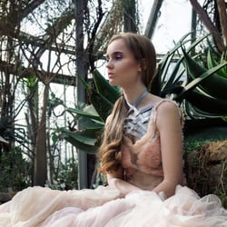 Editorial „Secret Garden“ für das Fashion Shift Magazine