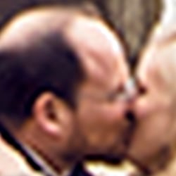 kiss kiss