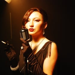 Aline als Sängerin 50er Jahre