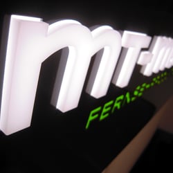 Leuchtschild Premium mit Durchsteckprofil