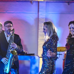 DJ plus Sängerin und Saxophon in Düsseldorf