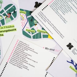 Postkarten mit informativen Illustrationen