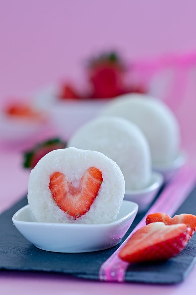ichigo daifuku (erdbeer-mochi) | food photography