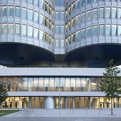 BMW Verwaltungsbegäude; Eingang Dostlerstraße