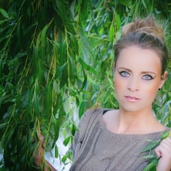 Kreativ-Shooting_gold_eyeliner