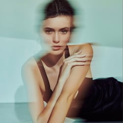 https://maisonmusitowski.com/maya-hardenbecker/#