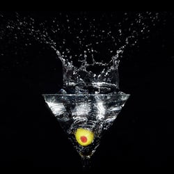 Olive im Cocktailglas