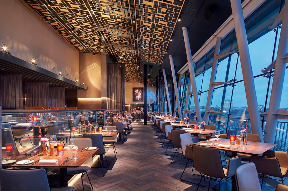 Das Heritage im Hotel Le Méridien – Restaurant und Bar mit Aussicht