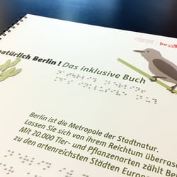 Barrierefreies Buch für eine Ausstellung der Senatsverwaltung für Naturschutz und Klima