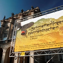 Außenwerbung „Von Schmetterlingen und Donnerdrachen“