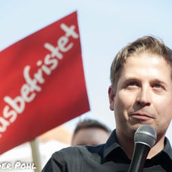 Kevin Kühnert spricht bei der Wahlkampfkundgebung der SPD gegen sachgrundlose Befristung