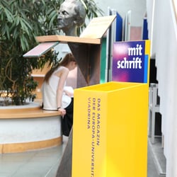 Zeitungsbox 2.1 an der Viadrian Uni in Frankfurt (Oder)