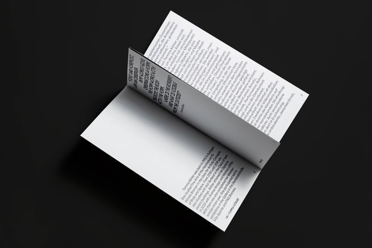 Ausstellungskatalog: Last notes before entering the building