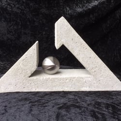 Skulptur Dreieck 15 hoch, 30 breit  Auswahl puristisch, vintage weiss, Blattgold + 4 €, Blattsilber + 3 €