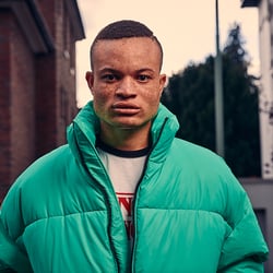 Foto: Dino Mari – https://www.dmari.de/  Film: Hartmut Nörenberg – Artist @ MaisonMusitowski.com   Make-up Artistin / Hairstyli