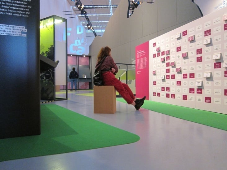 Documenta-Halle Kassel, Große Halle, Erlebnispfad, Medienstationen