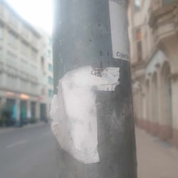e m