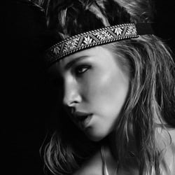 Fotograf: Knut Wörner Hair&MakeUp: Anna Tsoulcha
