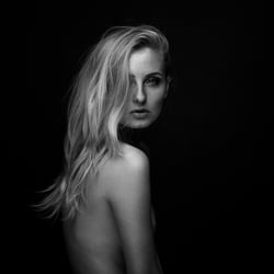 Photographer: KLOSE Photo – Model: Diana Strazd – Makeup/Hairstyling: Julia Mallm