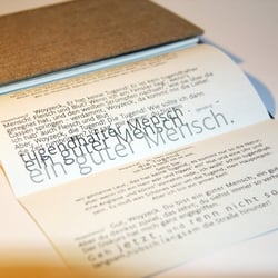 ausgeklappt und zu