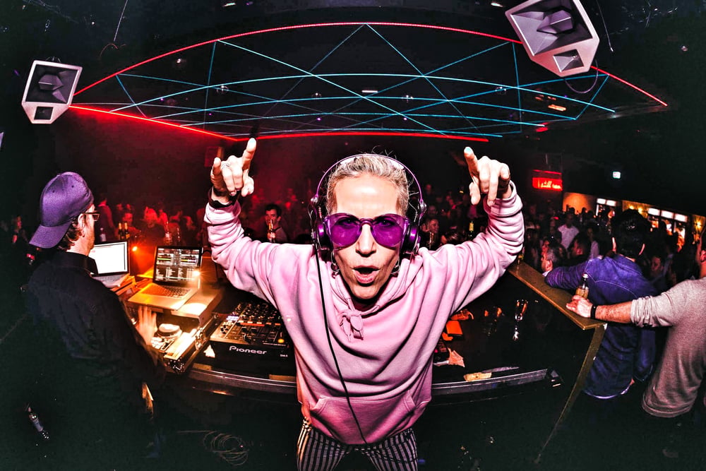 DJane EStar crowd