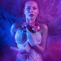 bloodflows  Photographer: Hart Worx / Hartmut Nörenberg  Hair & Make-Up: Lisa Bo  Grooming / Styling: von mir / Musitowski 