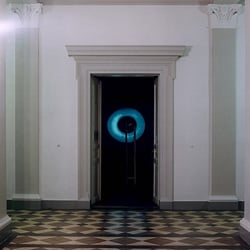 IN SCHWEBE. Lichtinstallation 1992