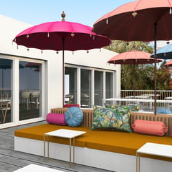 VAR Restaurant Outside