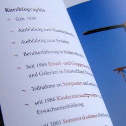 Innenseite Kunstkatalog „Kunst zur Bothkamper Mühle“