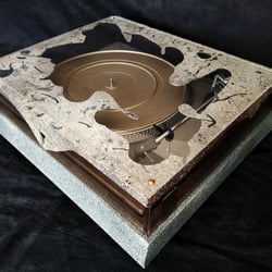 Turntable / Plattenspieler ‚The dancing Gost of the Sea‘ d