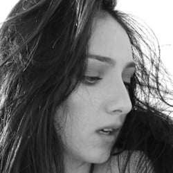 Strand. Die perfekte Frau – stark und sinnlich.