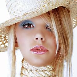 Model Noel Madeleine