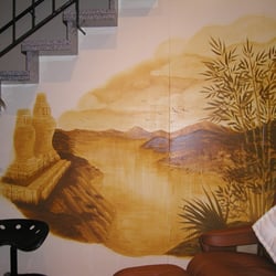 thailandschaftsbild. pinsel und farben direkt auf die wand.