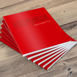 100 Jahre Caritas: Magazinstapel