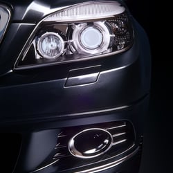 Visualisierung eines Mercedes – Front Closeup – Studio – full CGI
