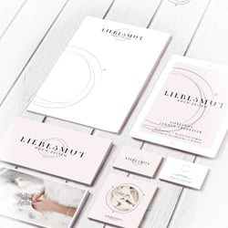Kundin: LIEBESMUT Hochzeiten, Kärnten | CD | LOGO | Webemittel | Geschäftsausstattung | seit 2017