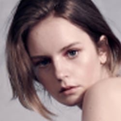 hotography and Reouch: Tavinho Costa Make-up Artistin: Marleen Riemen Styling und Produktion: Carina Musitowski