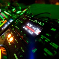 DJ