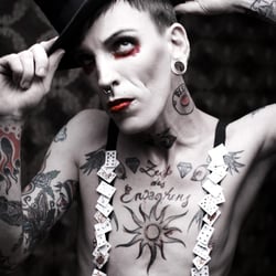 Haare/ Make up /Styling /Hosenträger