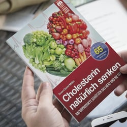 buchgestaltung-cholesterin-natuerlich-senken-buchcover-mockup