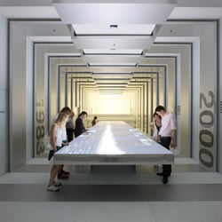 BMW Museum Flachbau; Interaktives Exponat zur Historie