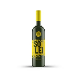 Attimo Wine Bottle and Logo Design