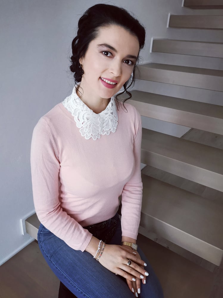 Model: @Ceraselapopoviciu