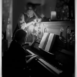 Girl_Piano