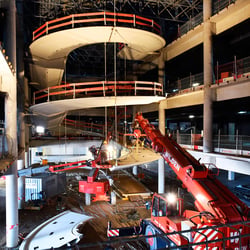 Industriefotografie  –  Einbau Personenaufgang  –  Spindel